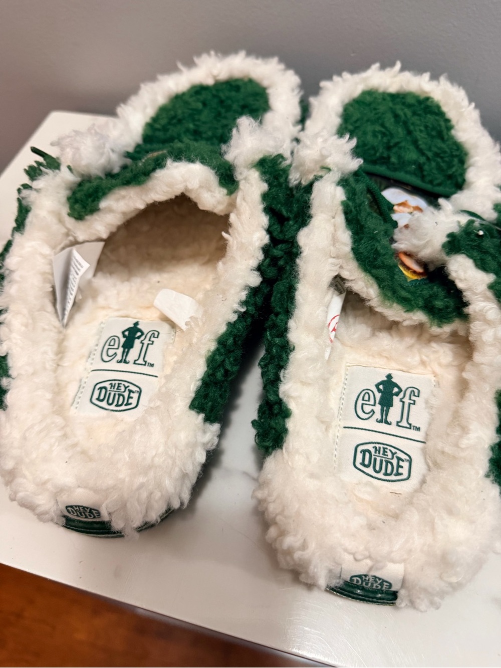 Hey dude men’s Wally mules Green Faux-Fur Holiday Slip-On Slippers - Picture 3 of 6